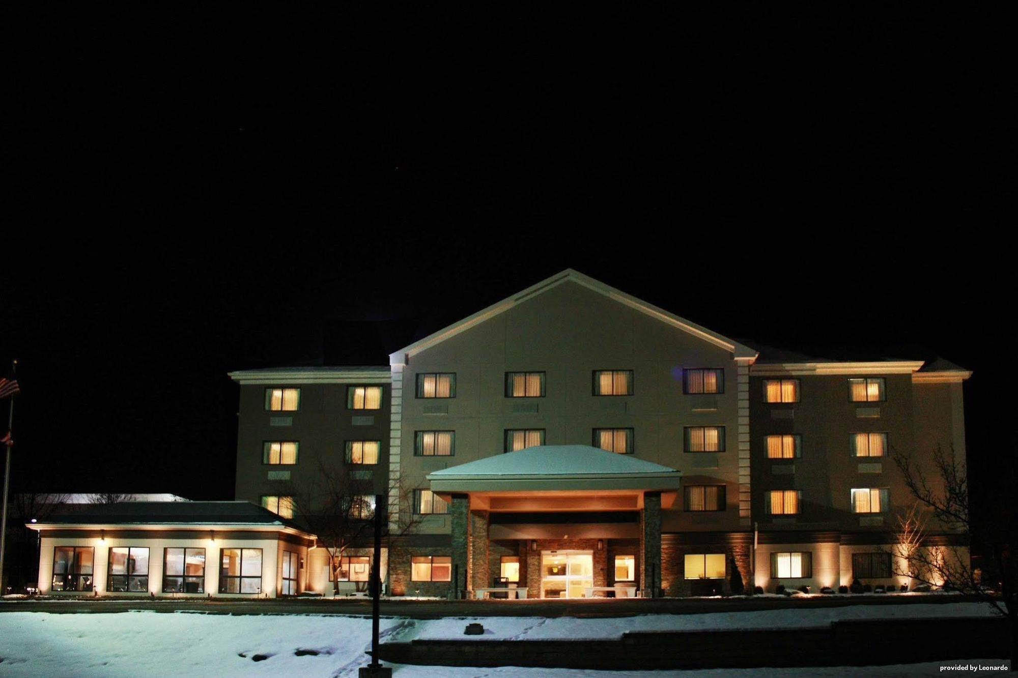 Comfort Inn & Suites Copley Akron Exteriör bild