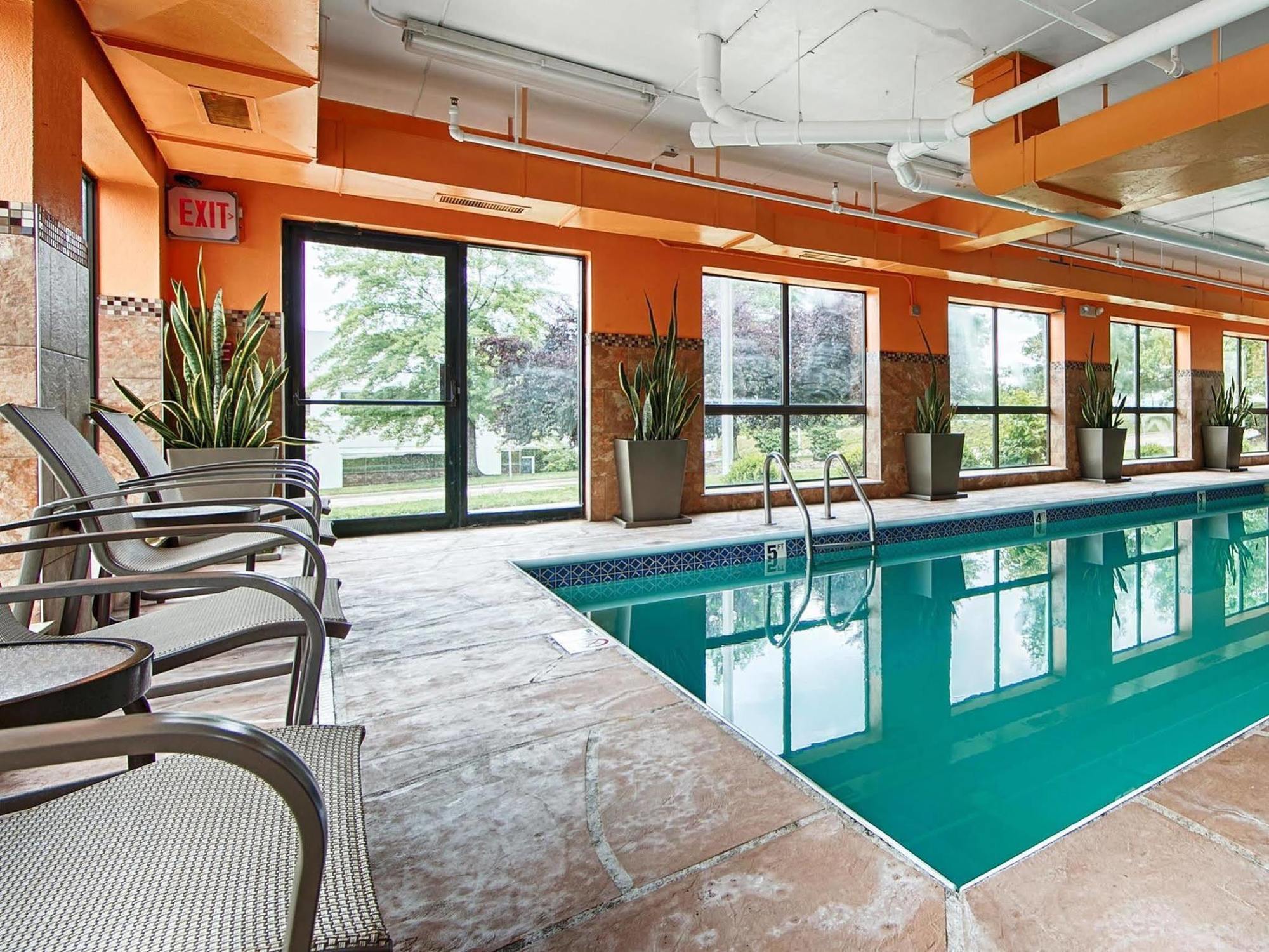 Comfort Inn & Suites Copley Akron Exteriör bild