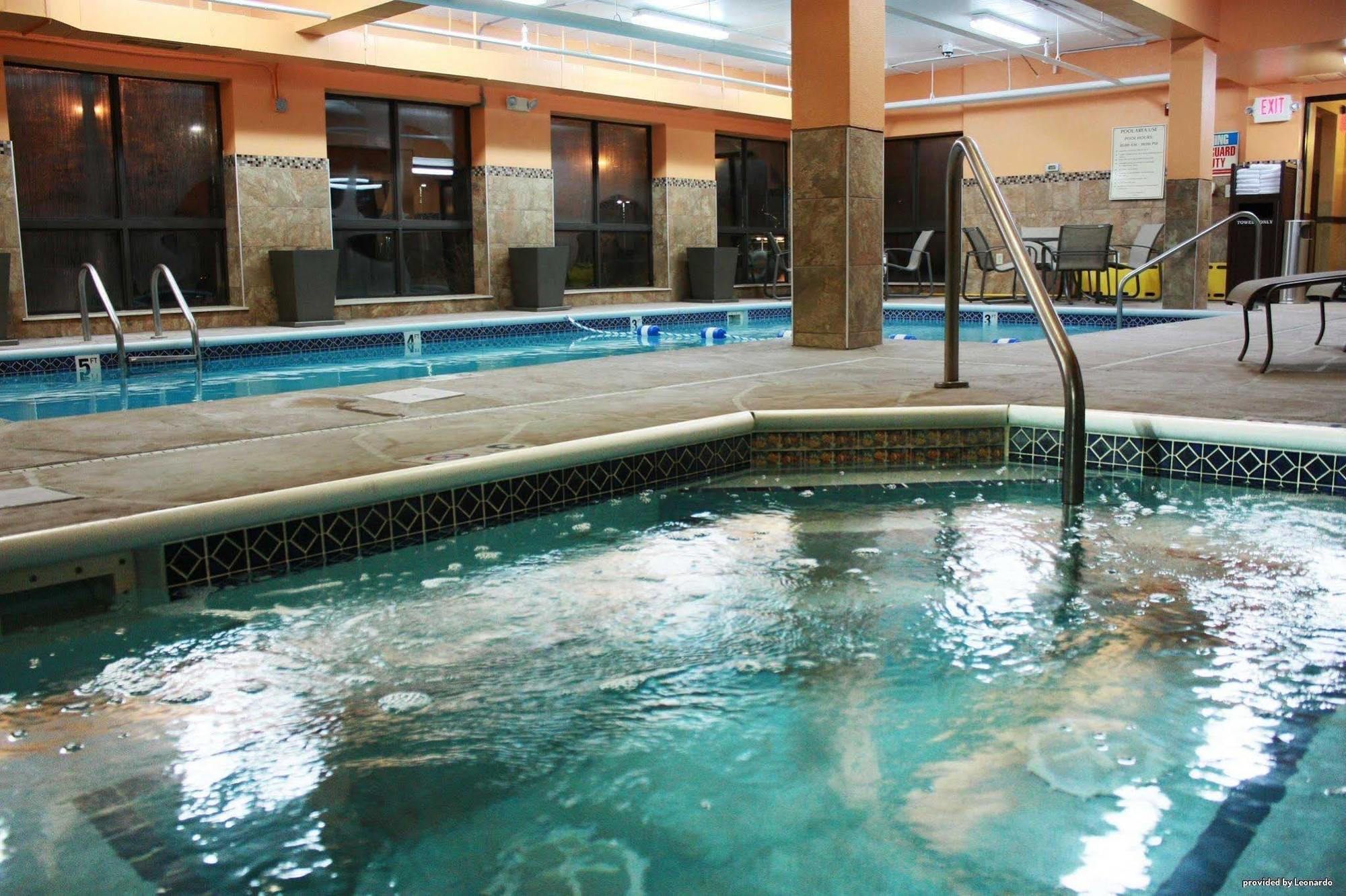 Comfort Inn & Suites Copley Akron Exteriör bild